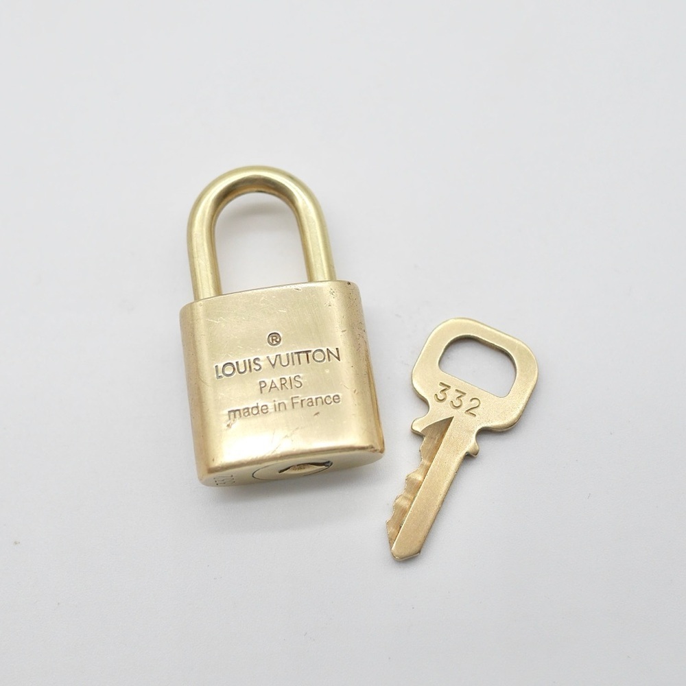 🍓LV Lock and Key #332 - Picture 3 of 4